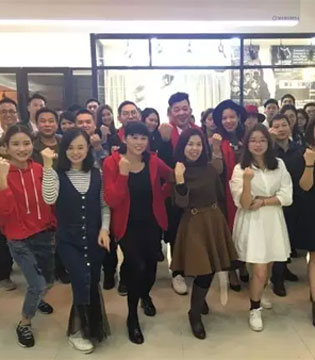 玛玛米雅,年会