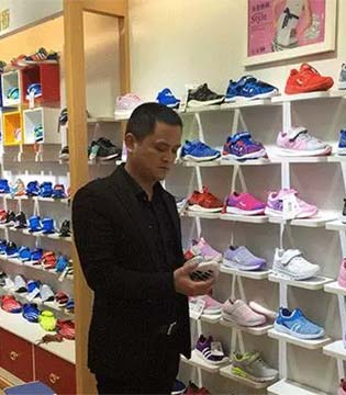 剑桥鞋服,终端战略,企业转型