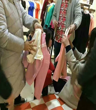 快乐丘比童装,湖南沙市专卖店