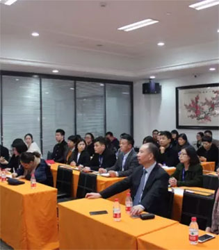 晨冠,华与华,品牌战略