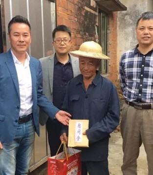 旗帜乳品,扶贫帮困,中老年奶粉