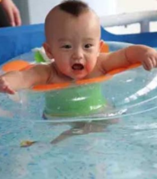 婴儿游泳,游泳误区,身体发育