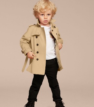Burberry,英国奢侈品牌,经典风衣