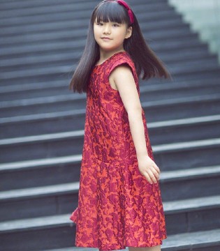 王诗龄,Angela,时尚,街拍,穿搭,连衣裙,Baby Dior,2017春夏