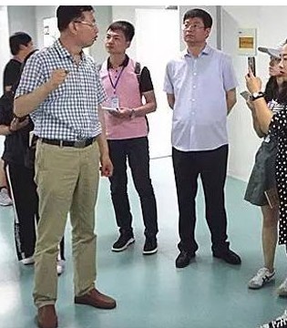媒体,扶贫工作,和氏乳业