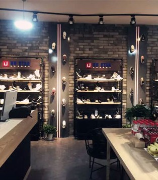 莫莫熙,UUSTAR专卖店,开业