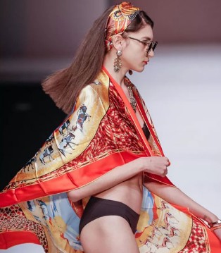 FolliFollie,中国国际时装周,丝巾,品牌,发布会,春夏流行趋势