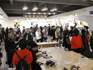 祝賀童戈2018秋&羽絨時尚新品發布會圓滿成功