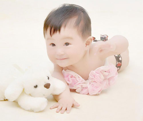 新生儿总是便秘是怎么回事 家长要考虑四个诱