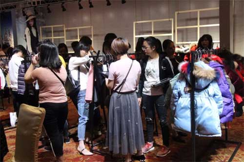 《弯道超车》快乐丘比2018秋冬新品发布会圆满成功!