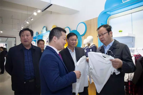 中永集团举行贝乐鼠品牌校服|制服华中运营总部揭牌仪式