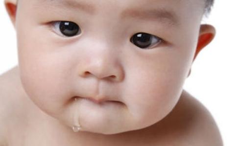 宝宝为什么喜欢流口水 妈妈应该怎么办呢