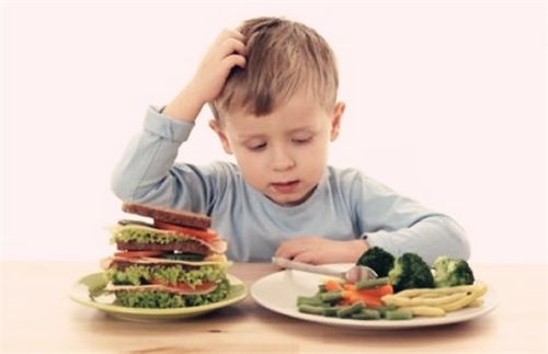 孩子厌食会有哪些症状 家长应该怎么做呢