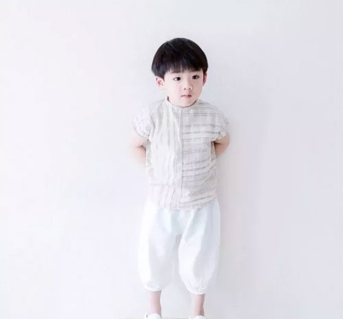 时尚狗狗健康童鞋 妈妈最关心：夏天孩子怎么穿才舒服？