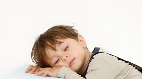 每天睡8-9小时的学生成绩最好 充足的睡眠到底有多重要