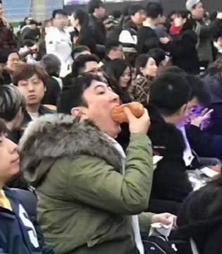 王思聪捣蒜神器,王思聪吃热狗,侵权王思聪