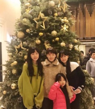 小S,大女儿,全家福