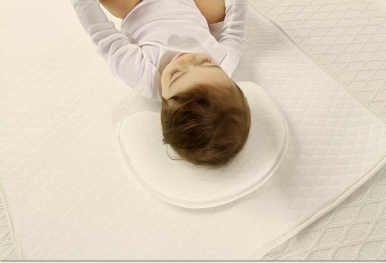 新生儿枕头该选用怎样的材质---全水洗枕芯