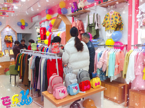 红红火火芭乐兔 恭喜王女士的童装店开业大卖!
