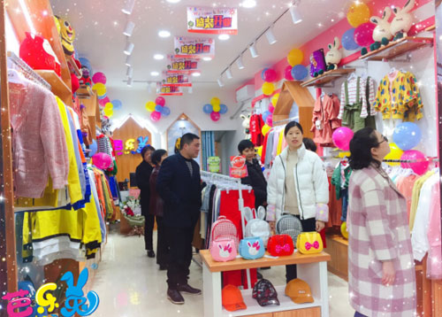 红红火火芭乐兔 恭喜王女士的童装店开业大卖!