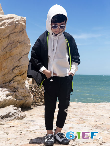 衣服搭配的领路人就选儿童潮牌名书曼秀