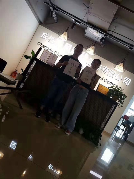 彩色笔品牌童装 强势入驻四川洪雅县