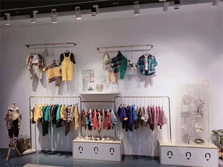 彩色笔品牌童装 强势入驻四川洪雅县