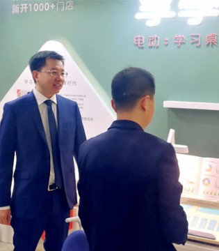 护童,护童专柜,万达年会,儿童学习桌