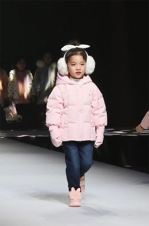 啾比樂(lè)&新絲路 三大亮點(diǎn)即將啾比樂(lè)成都時(shí)尚發(fā)布秀