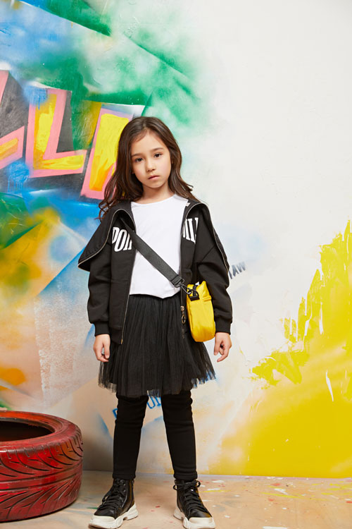 黑色系衣服可以怎么搭?和泡泡噜一起做时尚酷女孩