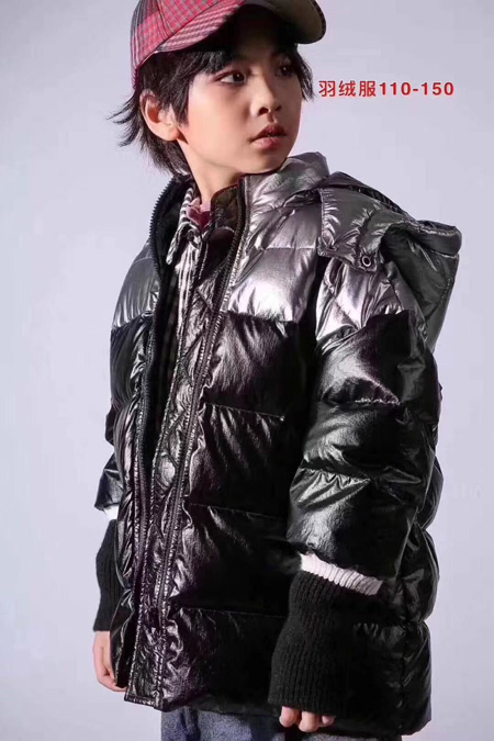 还闲羽绒服重吗 看看这些轻薄的羽绒服吧