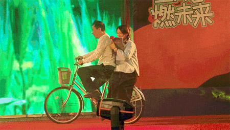 青蛙正当时 青春正当时 青蛙王子年会来啦!