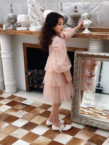 做春季的优雅少女 遇见·七克拉不可错过的3款连衣裙
