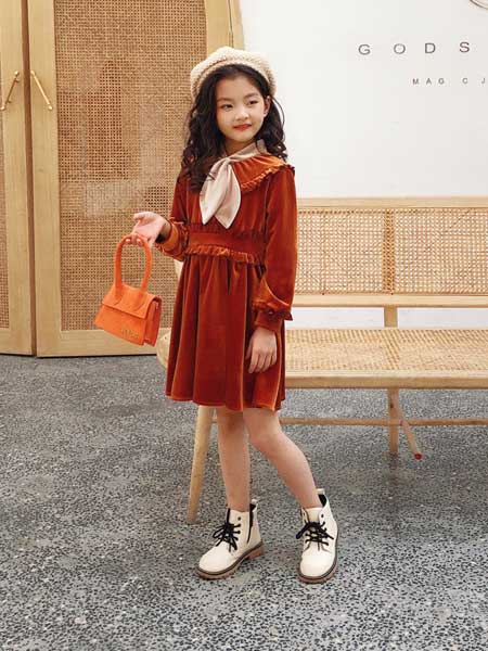 做春季的优雅少女 遇见·七克拉不可错过的3款连衣裙