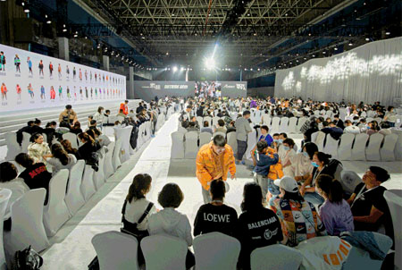 FROZEN Outride冬季&羽絨魔法秀 進(jìn)行時(shí)ing