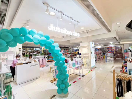 祝贺久岁伴童装品牌浙江江东银泰店顺利开业