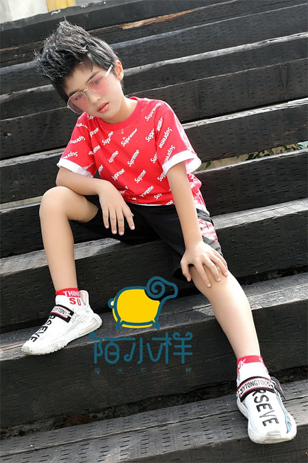 孩子的童年里不止要吃饱穿暖 还要什么?