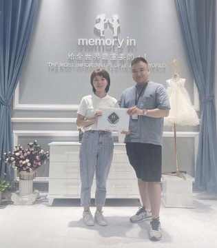 IDS,两个小朋友,签约