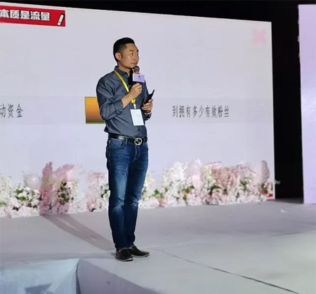 羽成扉春夏季新品发布会暨代言人海选启动仪式举行!