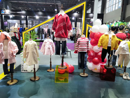 第25届虎门服交会盛大开幕 国潮品牌巴迪小虎广受好评