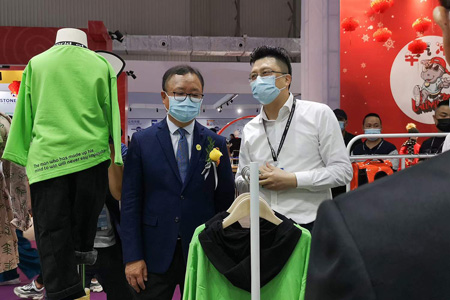 第25届虎门服交会盛大开幕 国潮品牌巴迪小虎广受好评