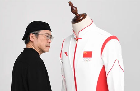 安踏领奖服发布 中国少年亮相展风采!