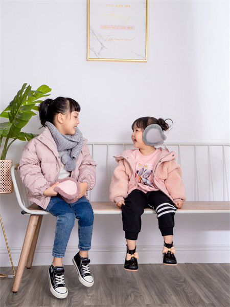 选择熊卡唯妮童装 冬日穿搭精致有亮点