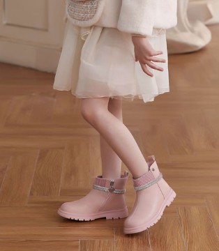 百丽时尚童鞋 有颜有品 具备运动因子