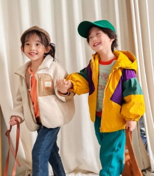 彩色笔童装 孩子温软可爱 俏皮跳脱