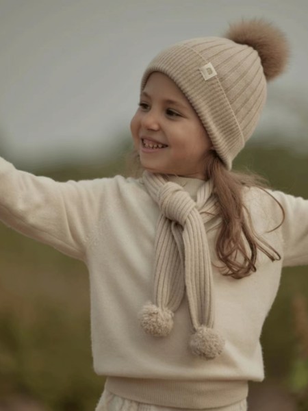 童装品牌2022冬季绒线毛球保暖围巾