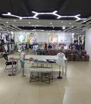 朗兴服饰 致力给孩子更舒适百搭的童装