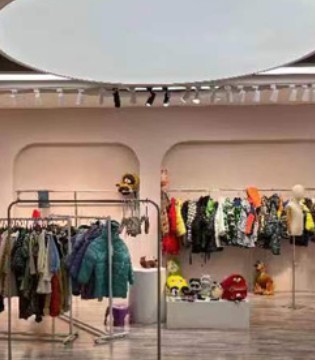 朗兴服饰 给予孩子更舒适休闲的潮趣穿搭