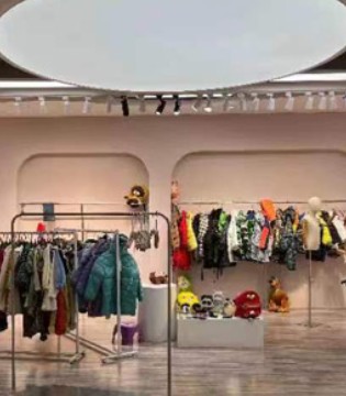 朗兴服饰新品上市 唤新衣橱 带来趣味欢乐