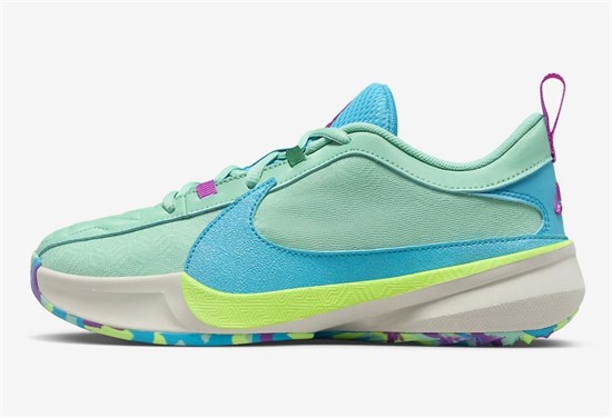 配色靈感來自字母哥的家鄉(xiāng) Nike的這款新鞋很有看點 